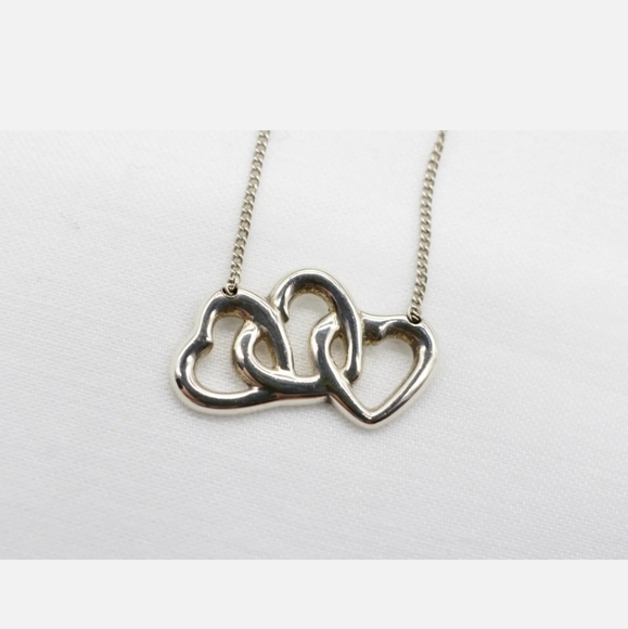 Beautiful Tiffany and CO necklace 3hearts - Picture 6 of 9